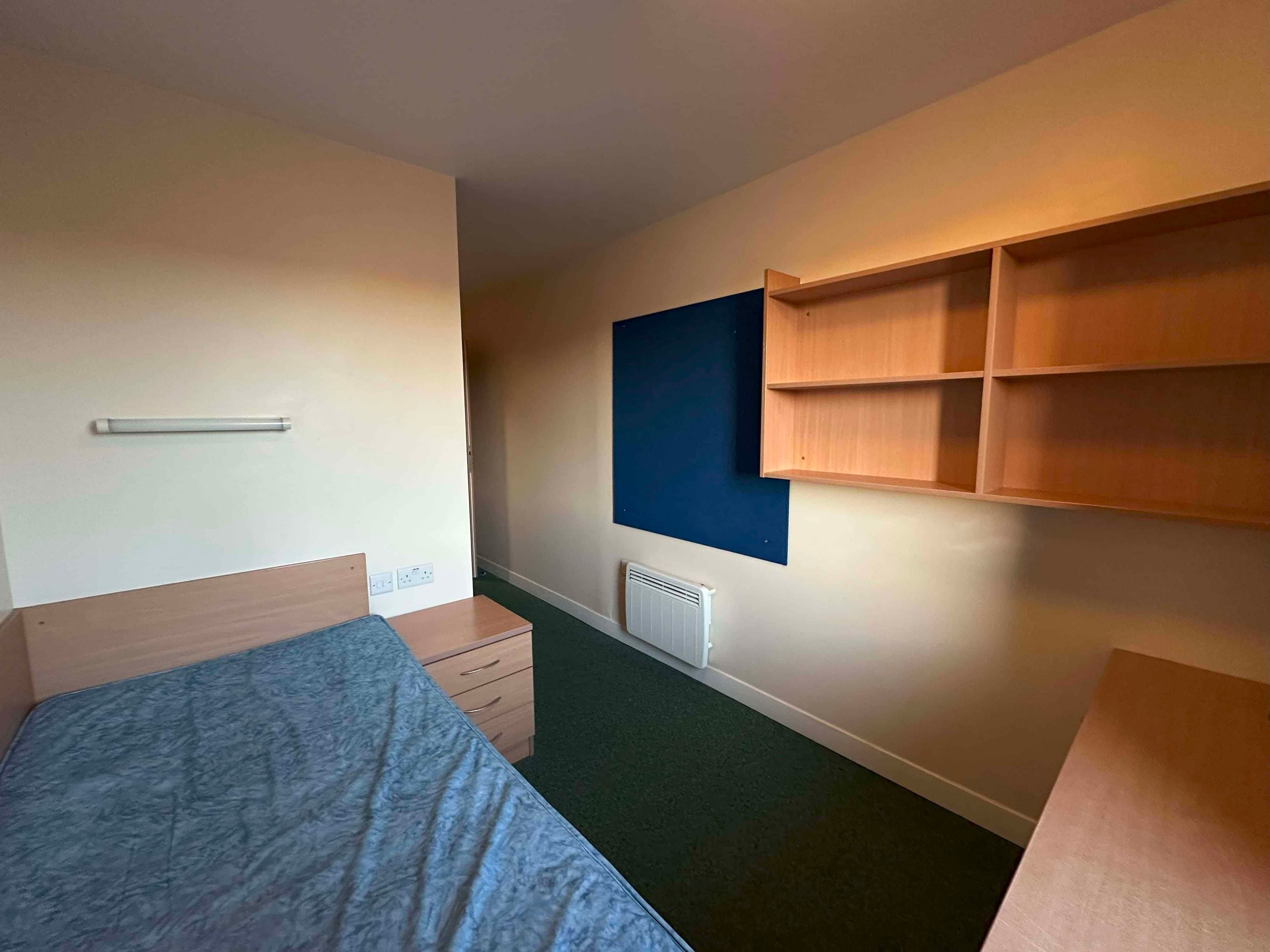 Single En-Suite - Image 11