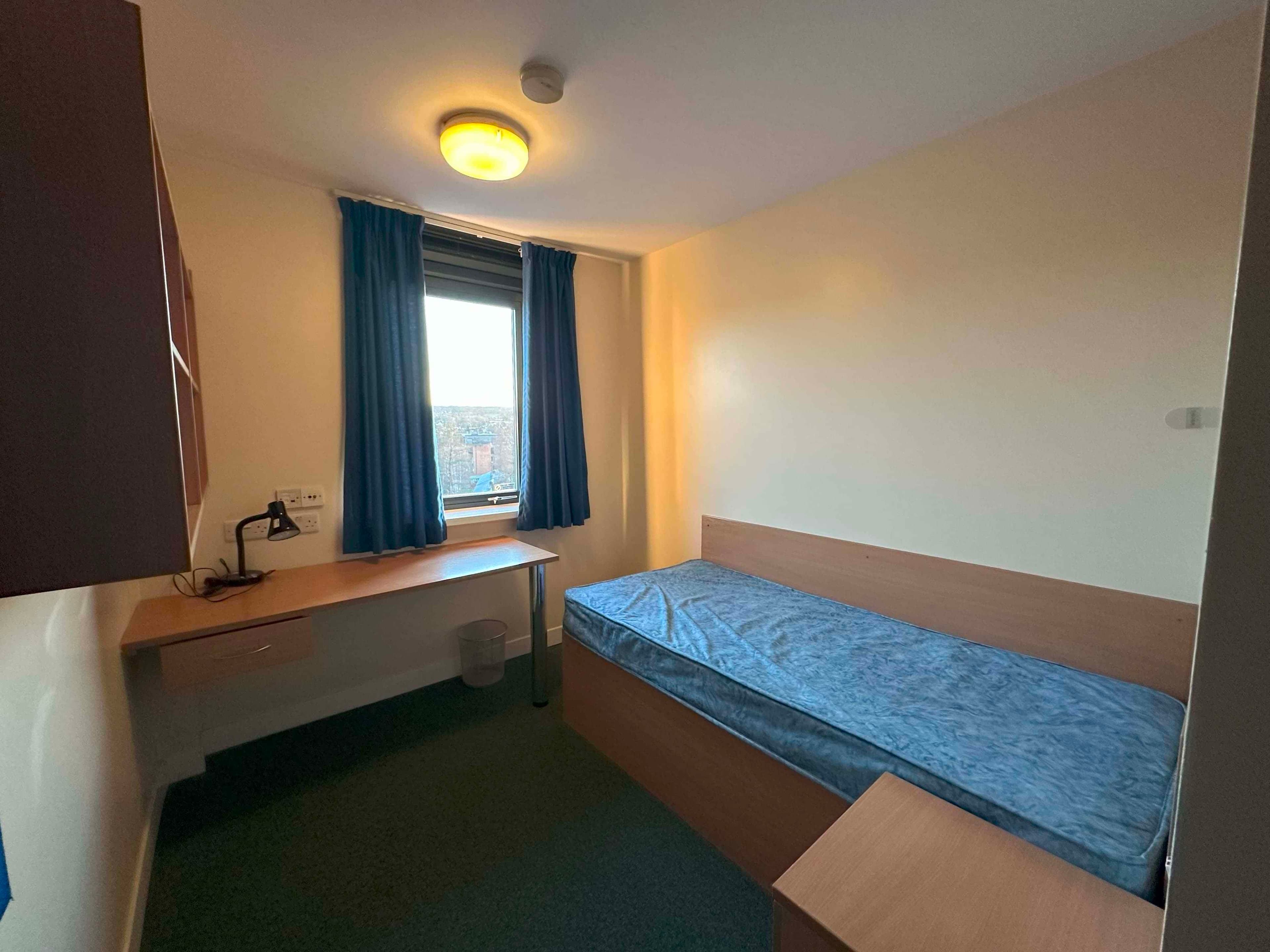 Single En-Suite - Image 10