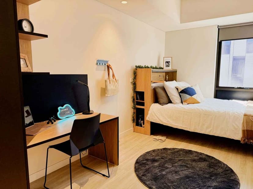 Cosy 2 Bed Apartment - Image 12