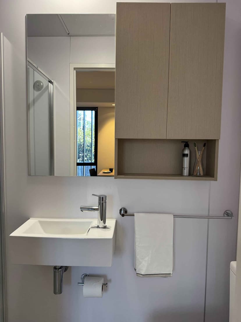 6 Bed 3 Bath - Image 4