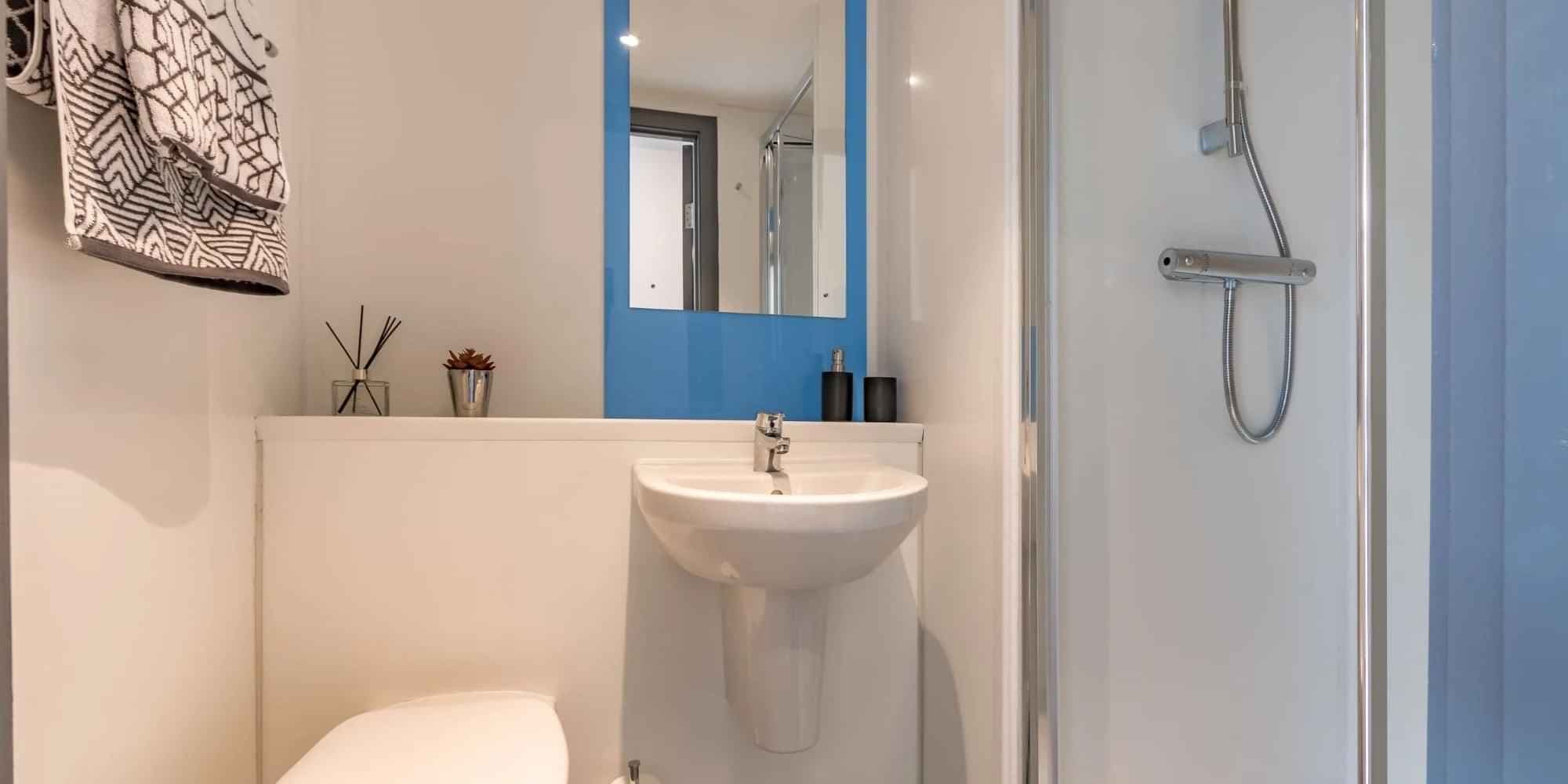 Gold Ensuite Shared- Mid - Image 2