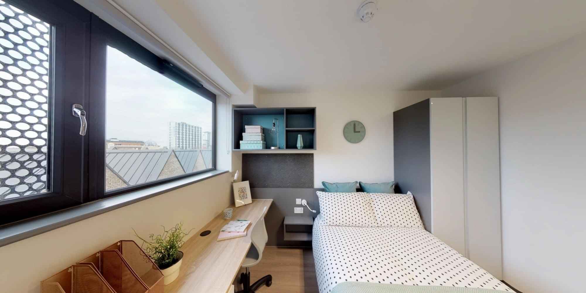 Silver Ensuite Shared - Image 1