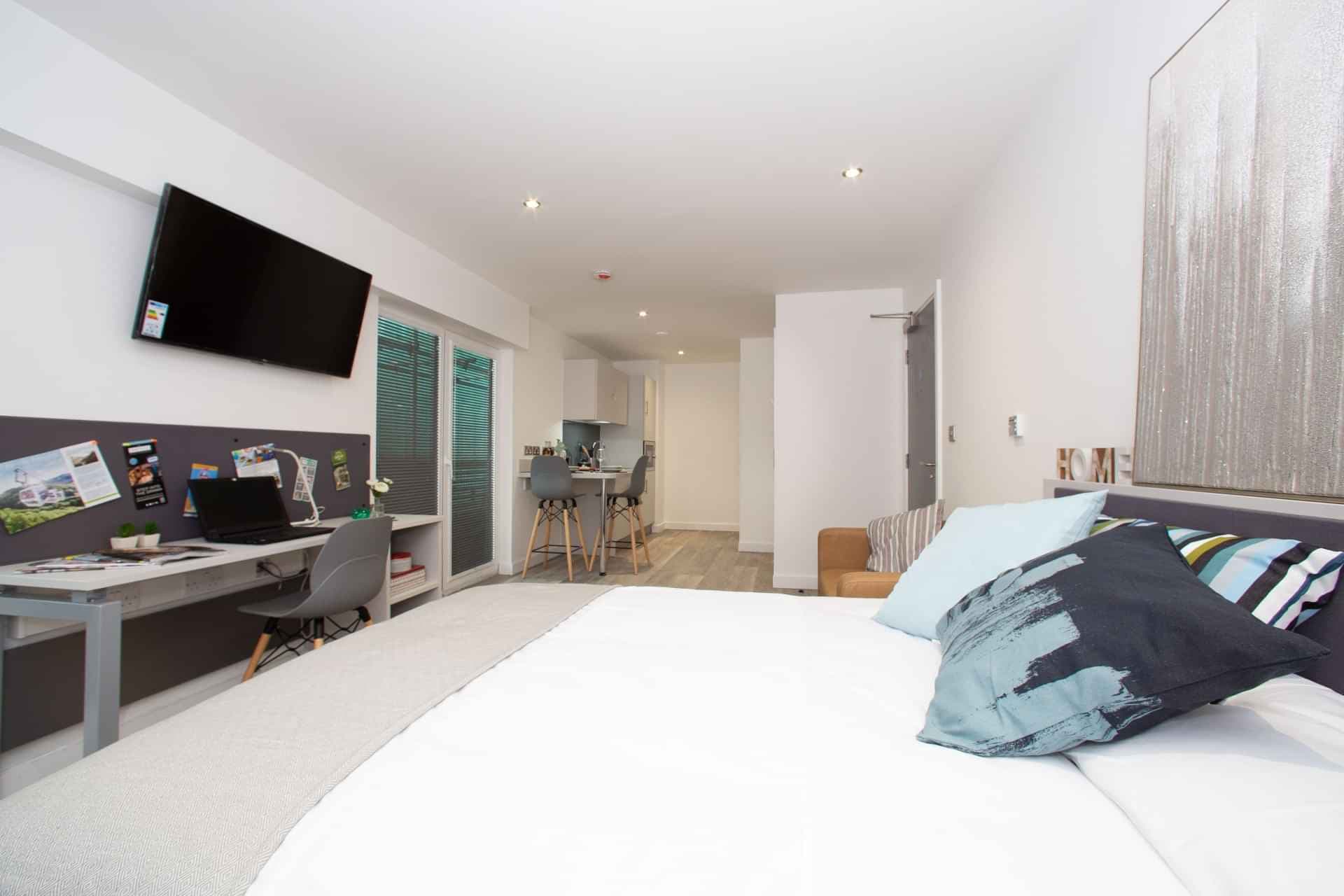 Silver Studio Third Floor - Image 1