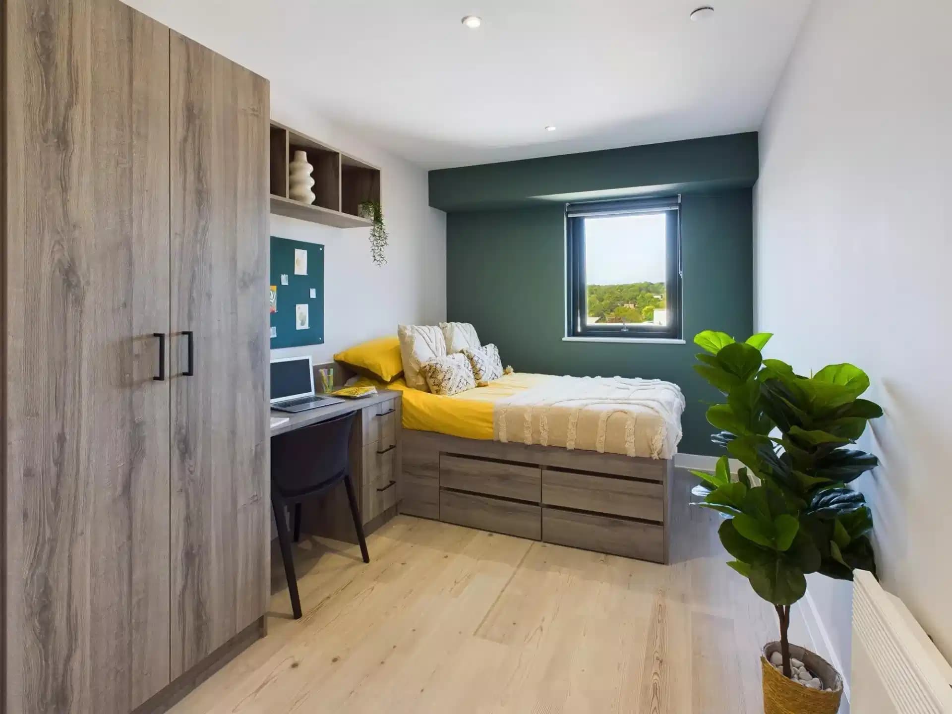 Large Studio with Courtyard - Image 1