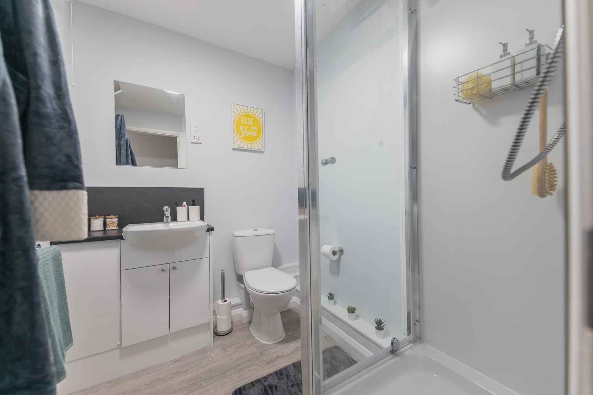 En-suite - Image 3