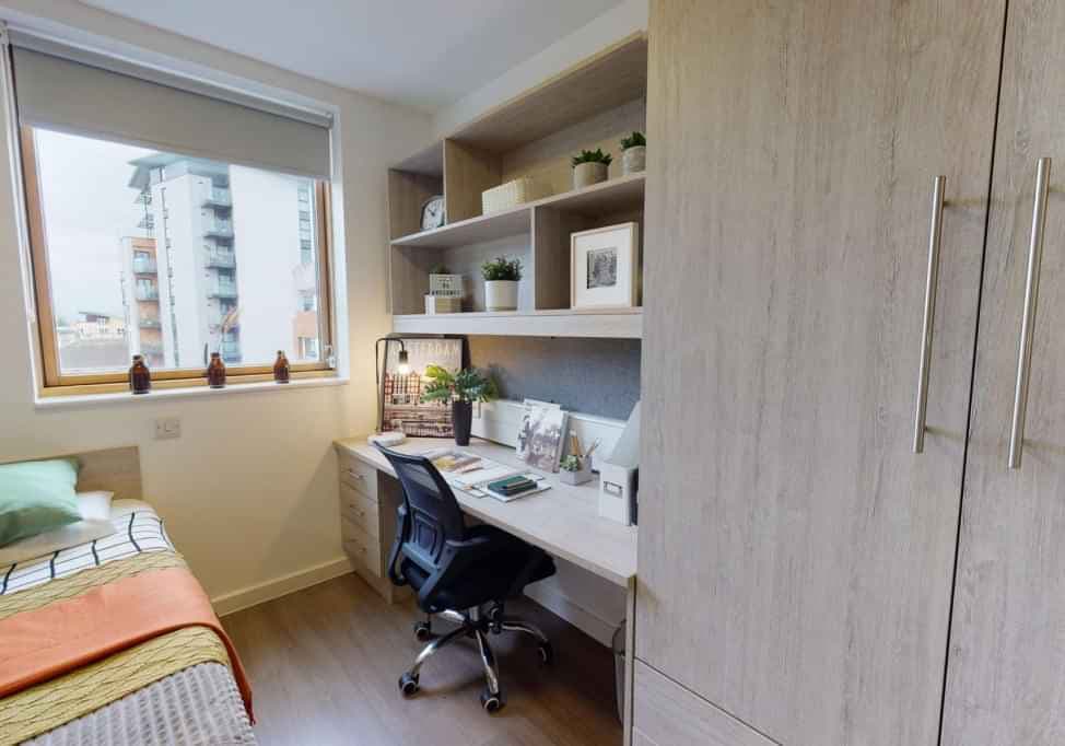 Silver En Suite - Image 7