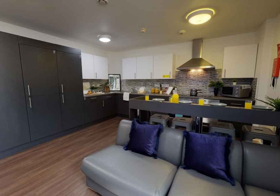 Silver En Suite - Image 5