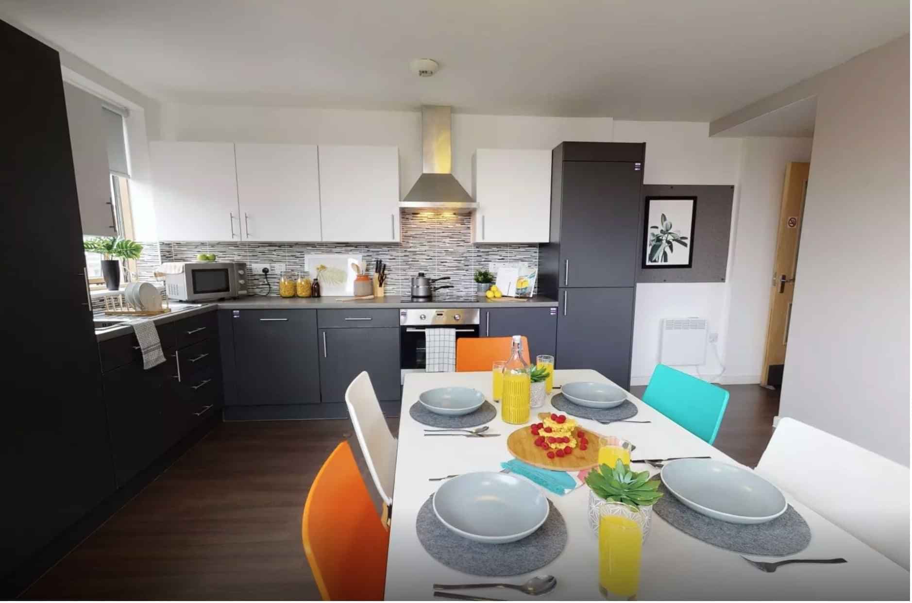 Gold En Suite - Image 2