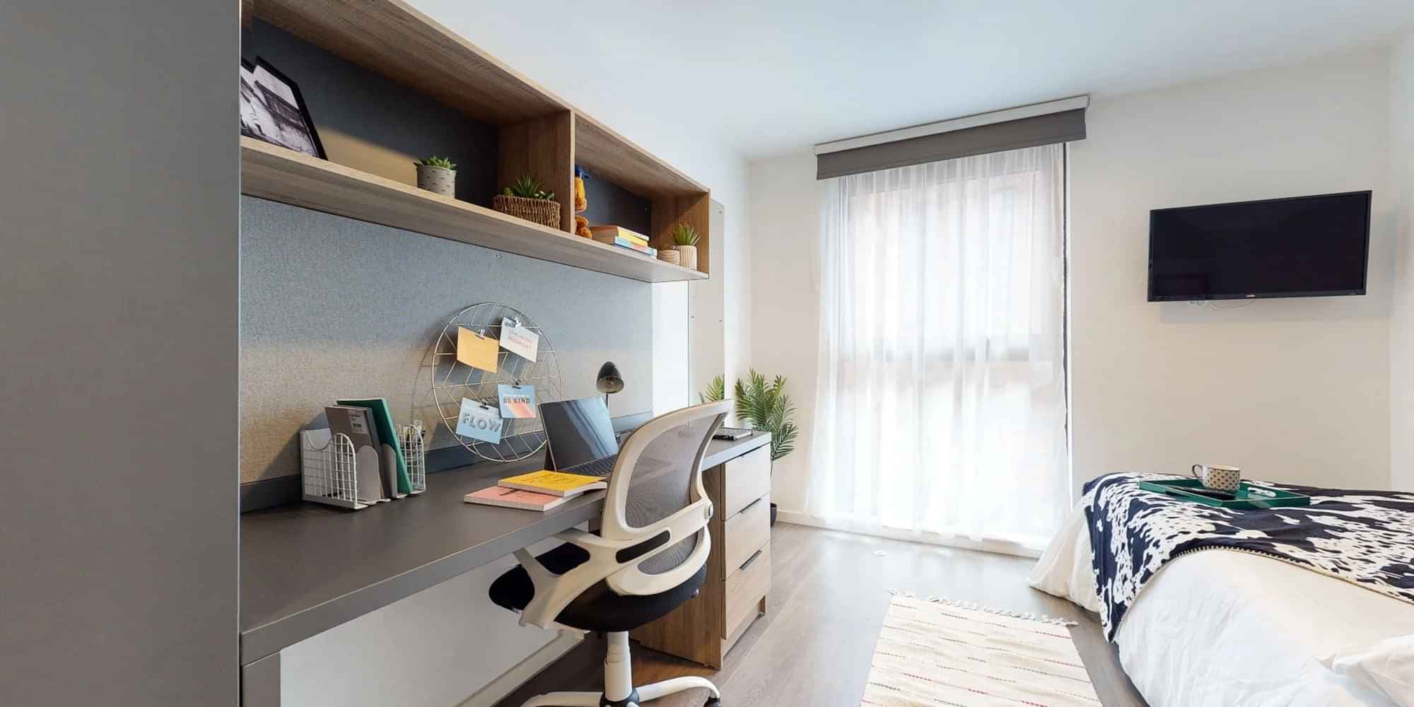 Platinum Studio Mid - Image 1