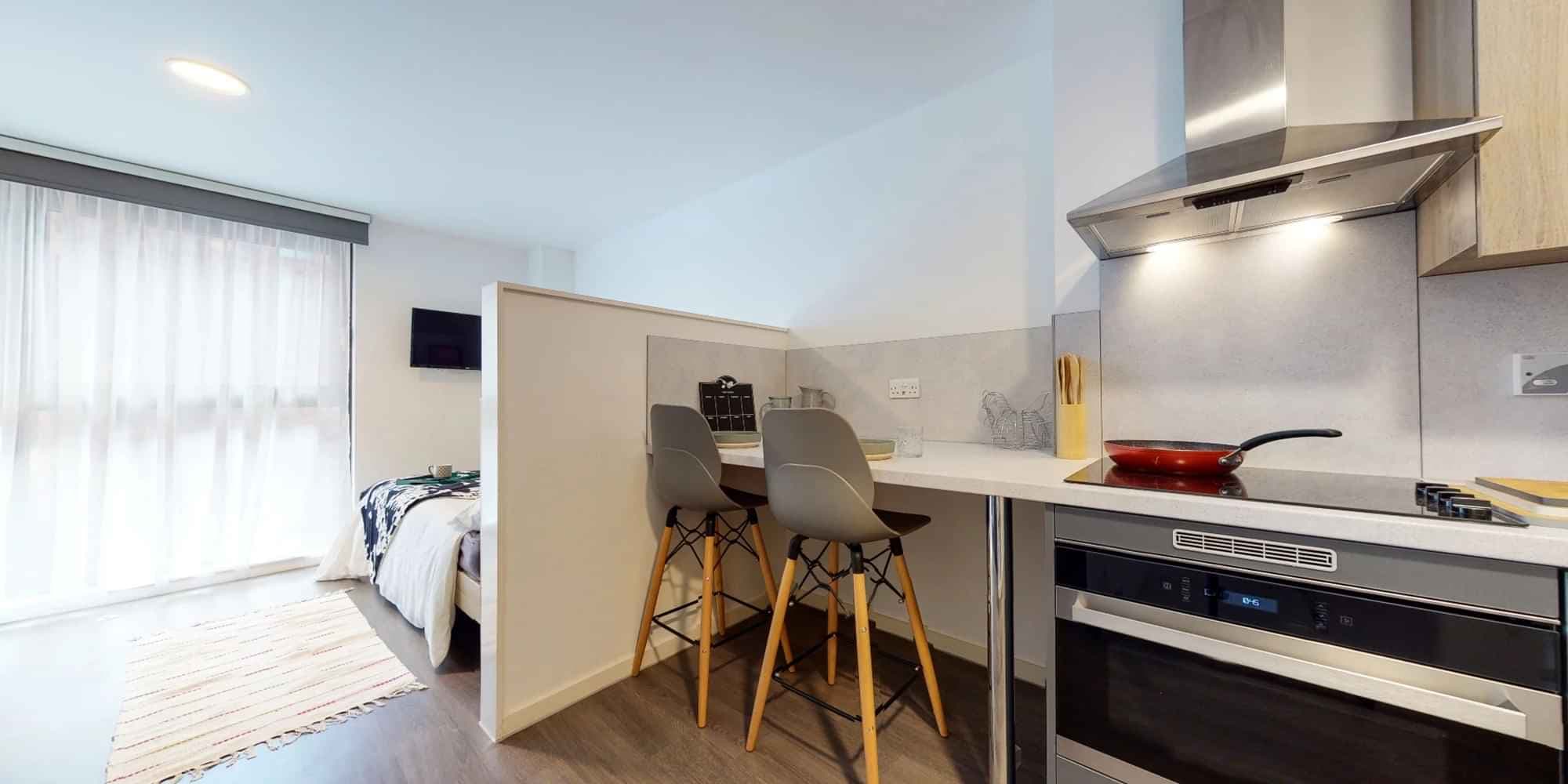 Platinum Studio Mid - Image 2