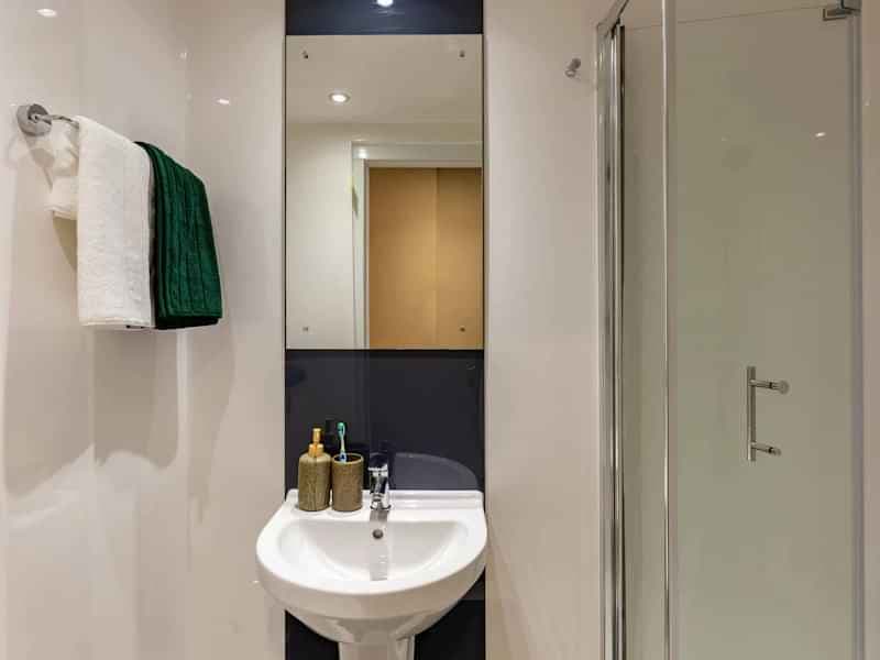 Standard Ensuite - Image 7