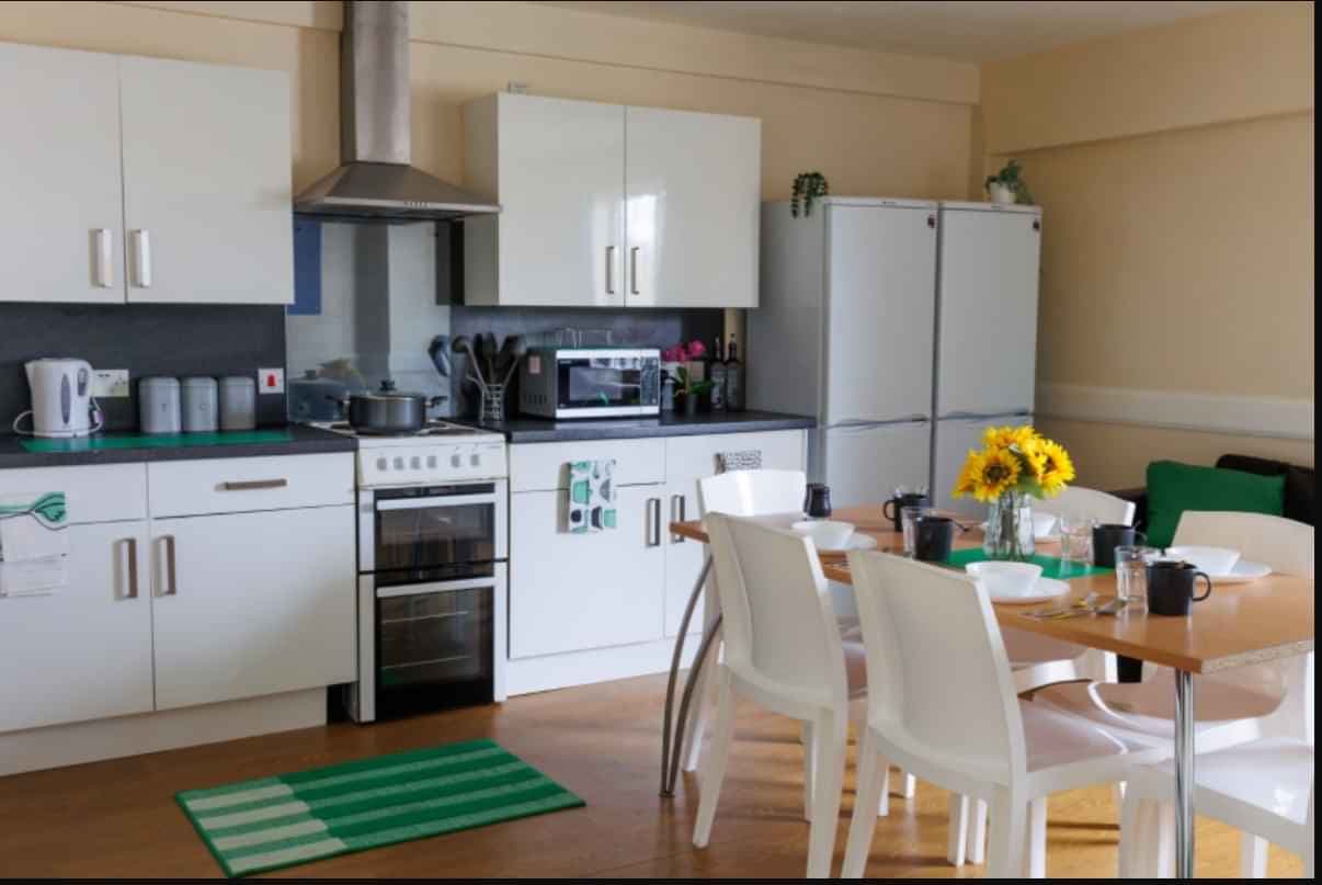 Single Room - Image 7