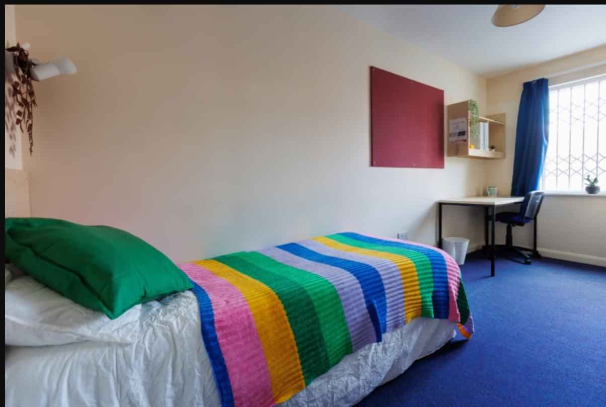 Single Room - Image 1