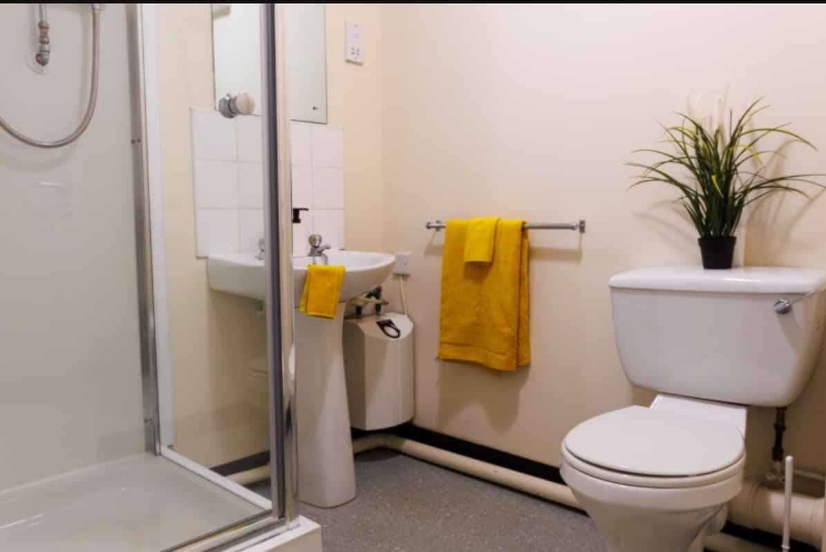 Single Room - Image 5