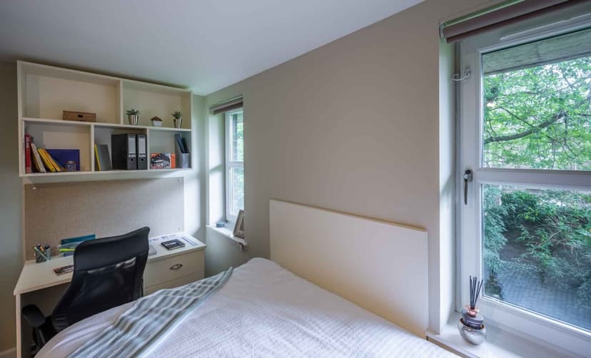 Standard Ensuite - Image 3