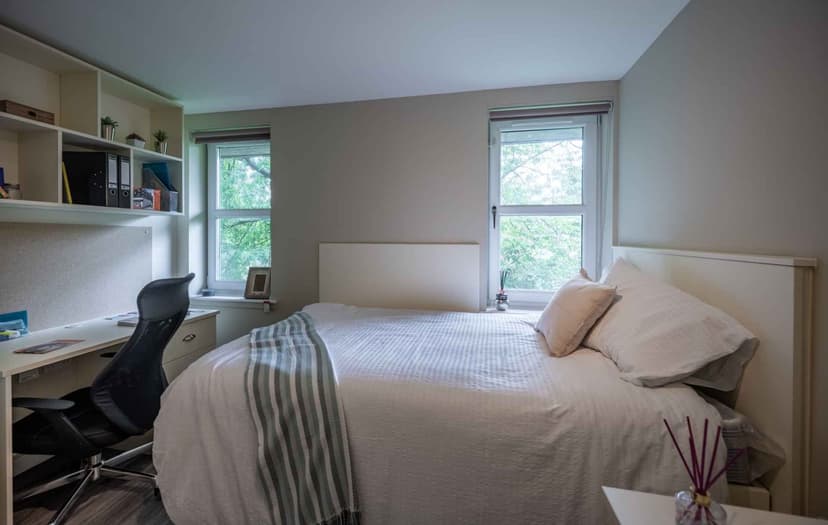 Standard Ensuite - Image 1