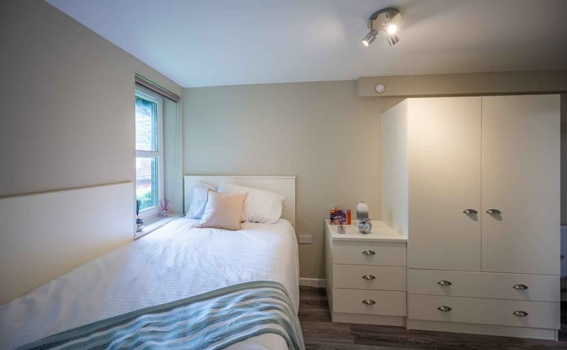 Standard Ensuite - Image 4