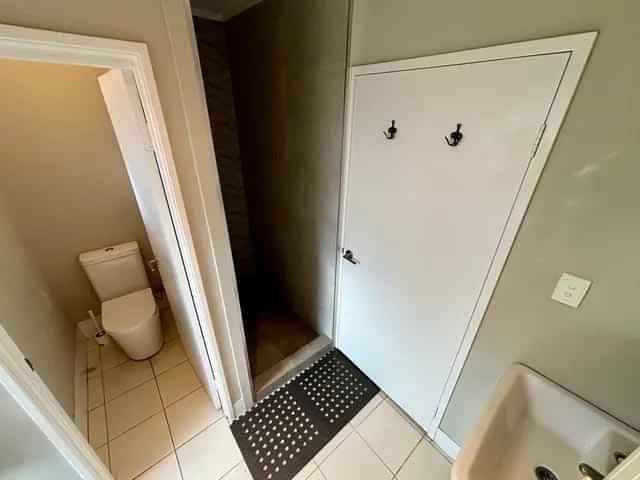 Room 3 - Image 4