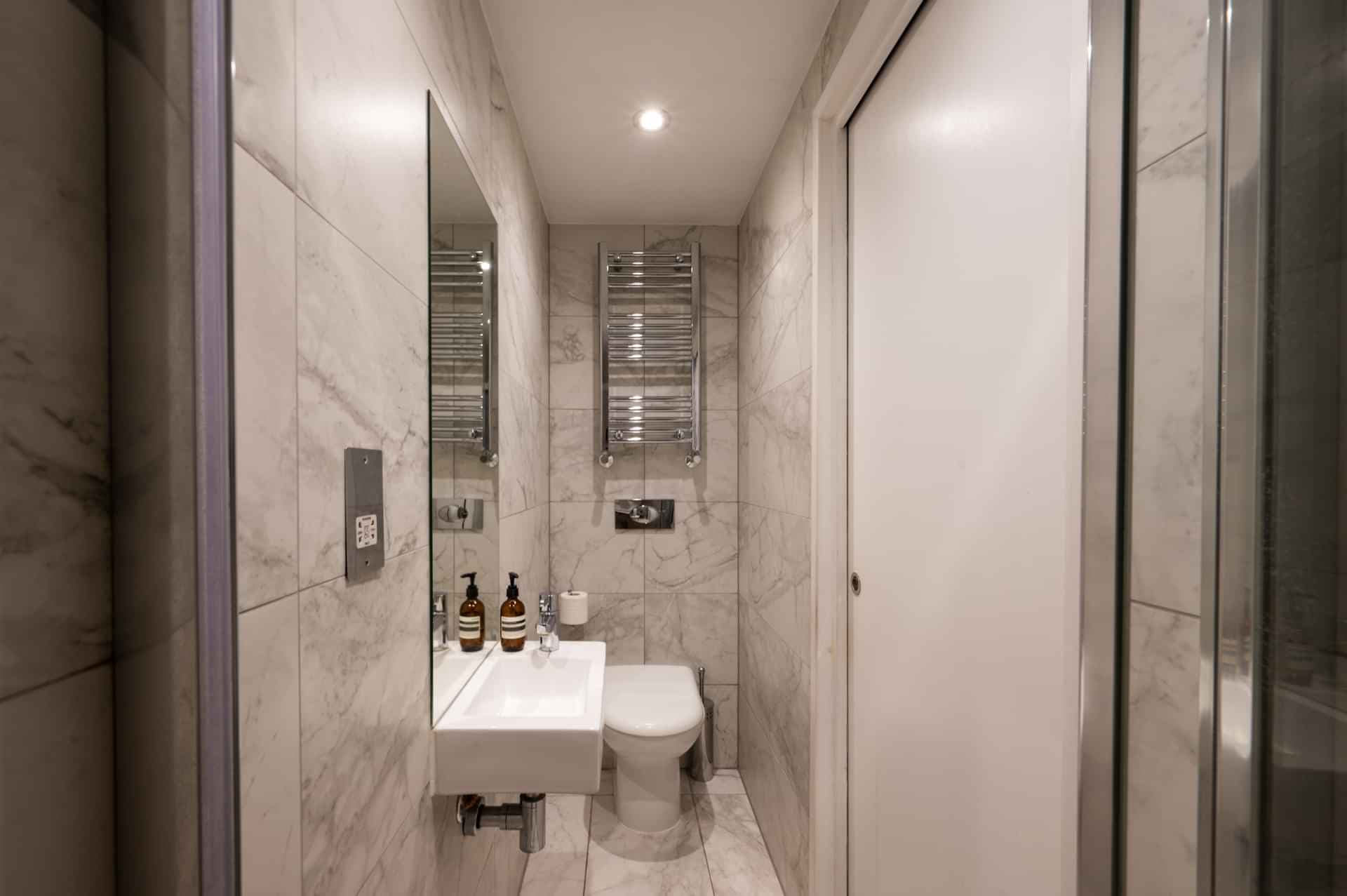 Standard En-Suite - Image 9