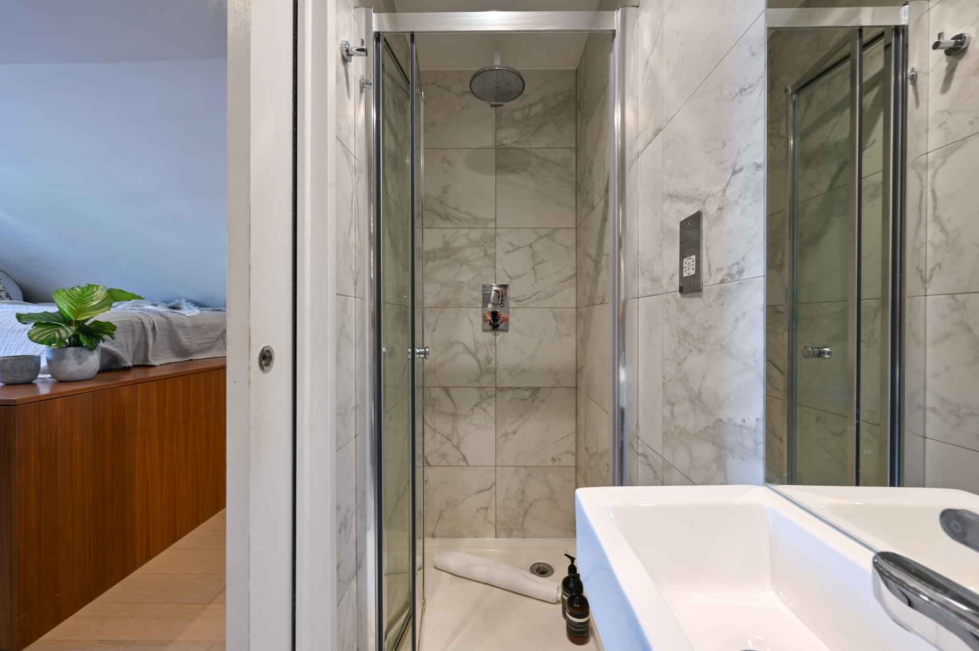 Standard En-Suite - Image 6