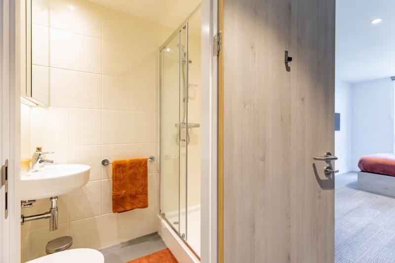 Ensuite Room - Image 2