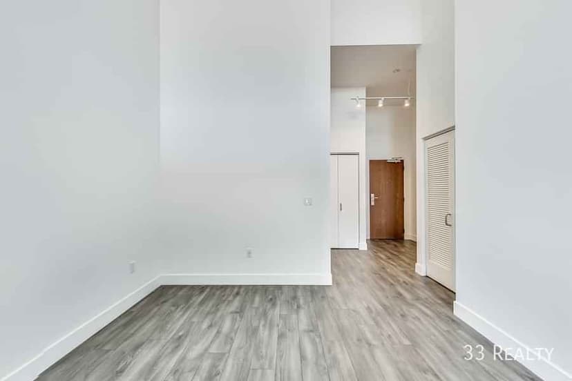 Studio - Image 14