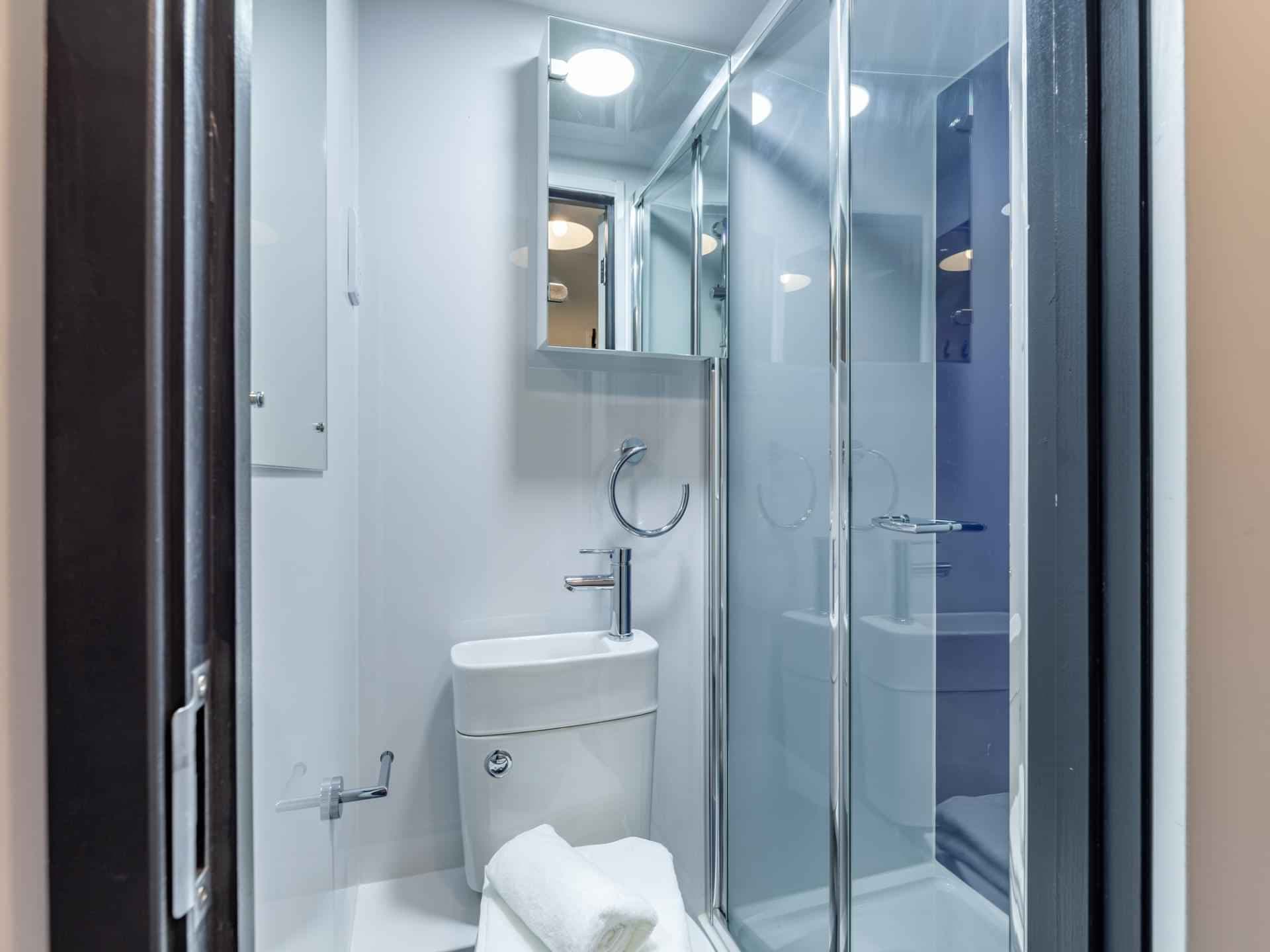 Standard Ensuite - Image 5
