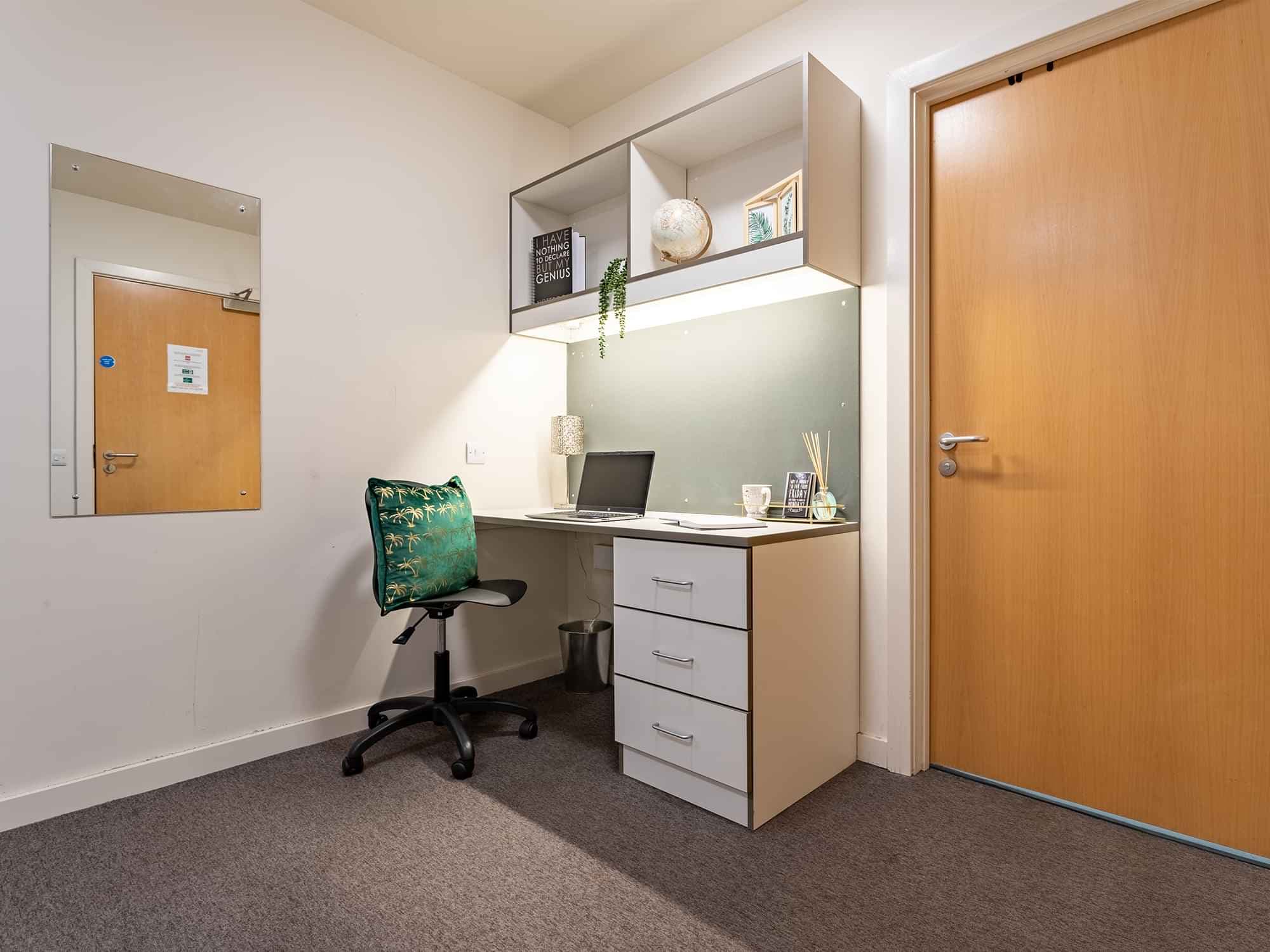 Large Ensuite - Image 4