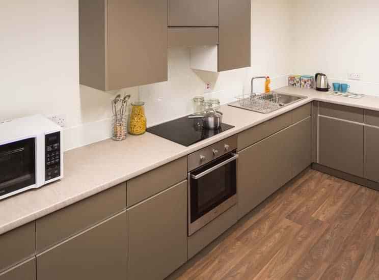 Premium Ensuite 4 Bed - Image 3