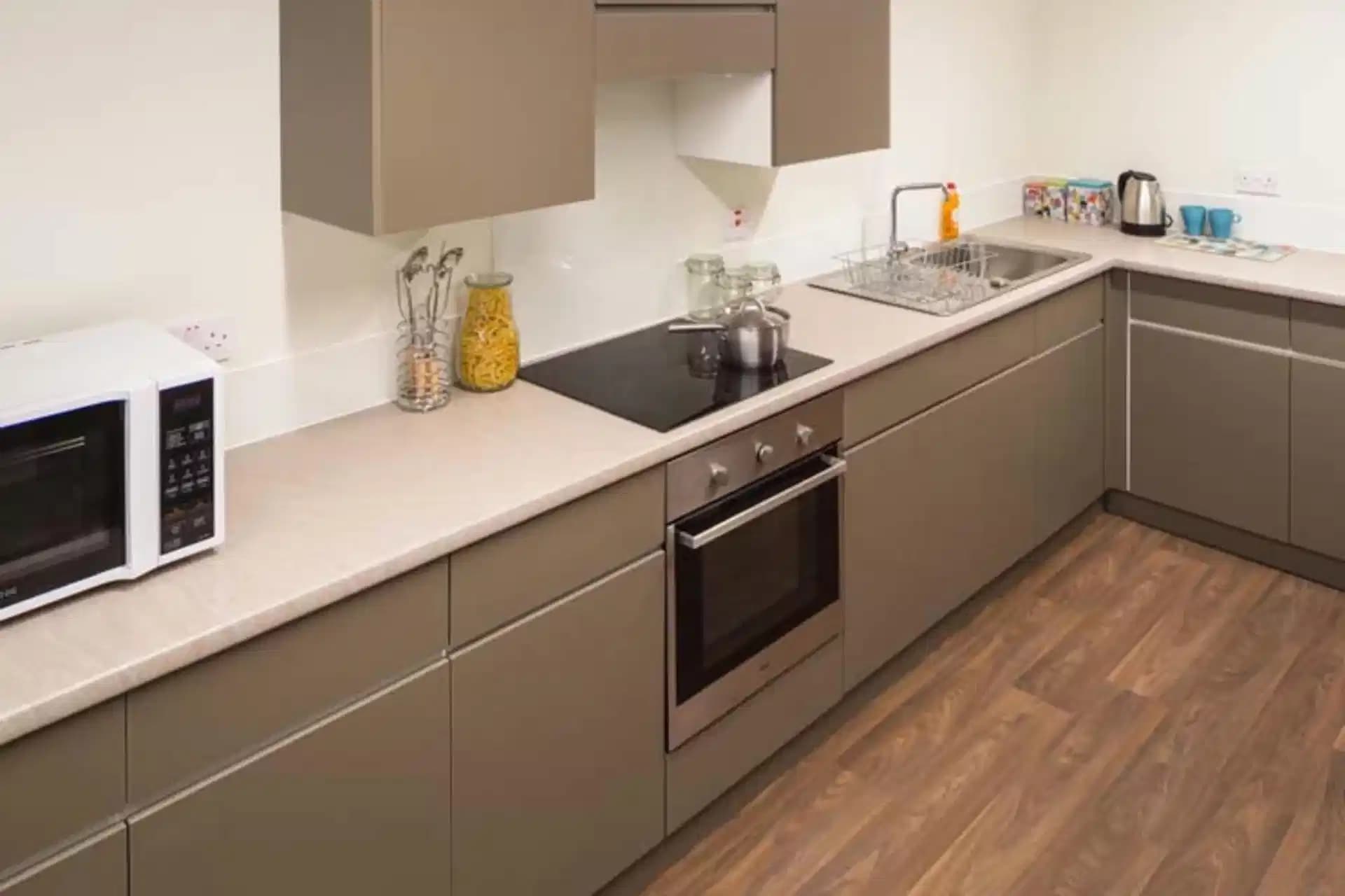 Deluxe Ensuite 3 Bed - Image 5