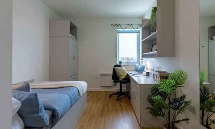 Silver Ensuite - Image 1