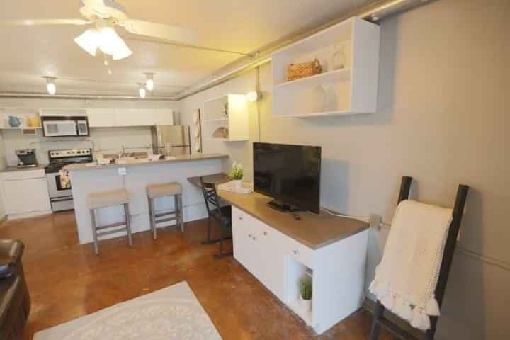 1 Bedroom Lakeside - Image 9