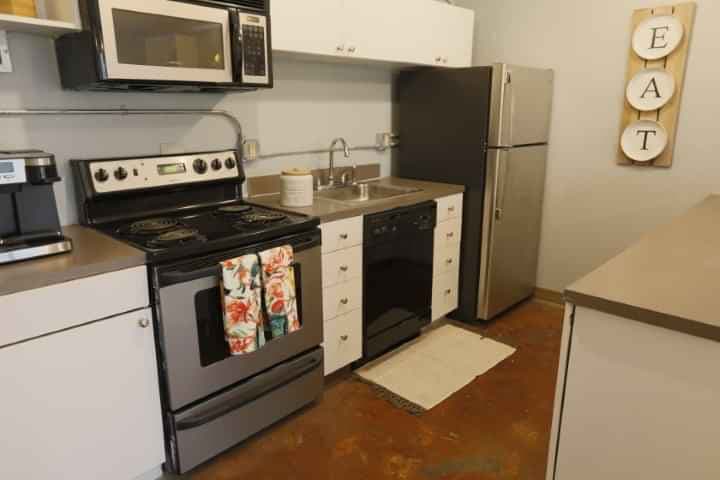 1 Bedroom Lakeside - Image 3