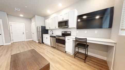 1 Bed 1 Bath - Image 15