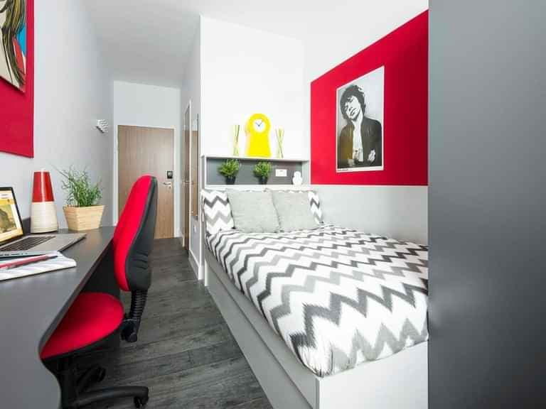 Classic Ensuite - Image 1