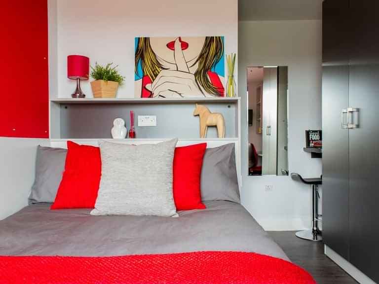 Premium En Suite - Image 1