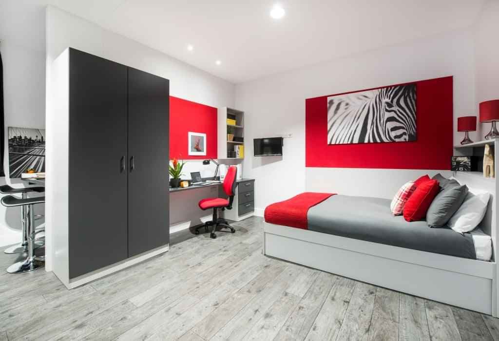 1 Bed Flat - Image 1