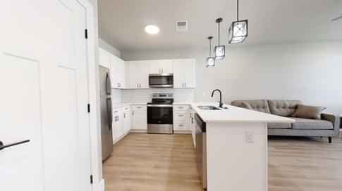 2 Bed 2 Bath - Image 4