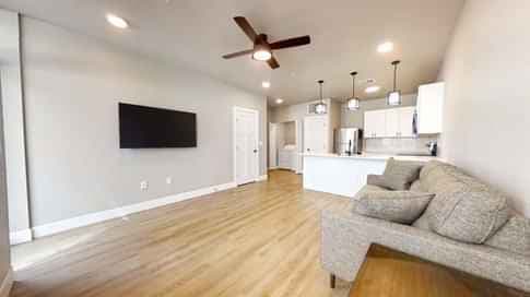 2 Bed 2 Bath - Image 5