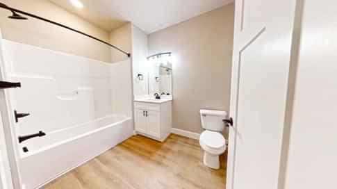 2 Bed 2 Bath - Image 14