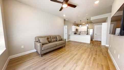 2 Bed 2 Bath - Image 7