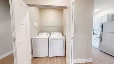 4 Bed 4 Bath - Image 9