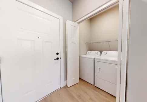 4 Bed 4 Bath - Image 17