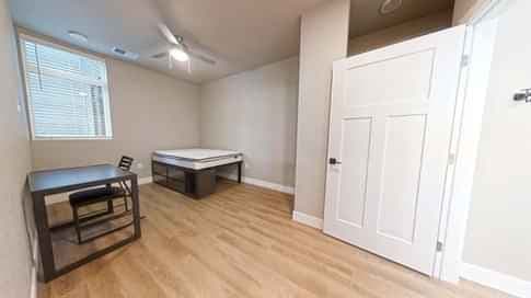 4 Bed 4 Bath - Image 13