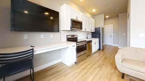 4 Bed 4 Bath - Image 8