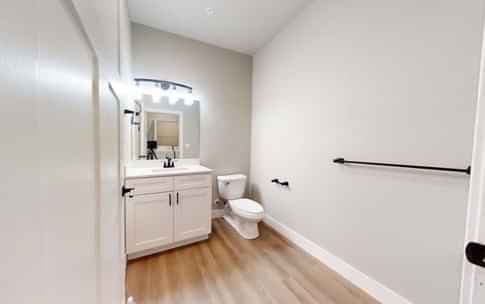 4 Bed 4 Bath - Image 3