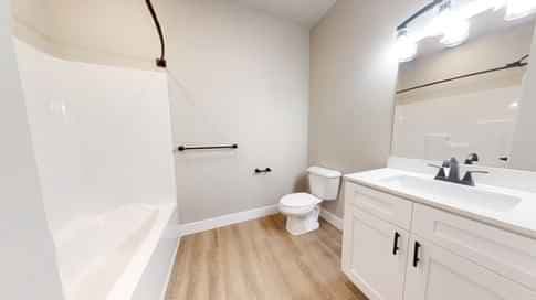 4 Bed 4 Bath - Image 14