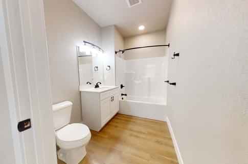 4 Bed 4 Bath - Image 2