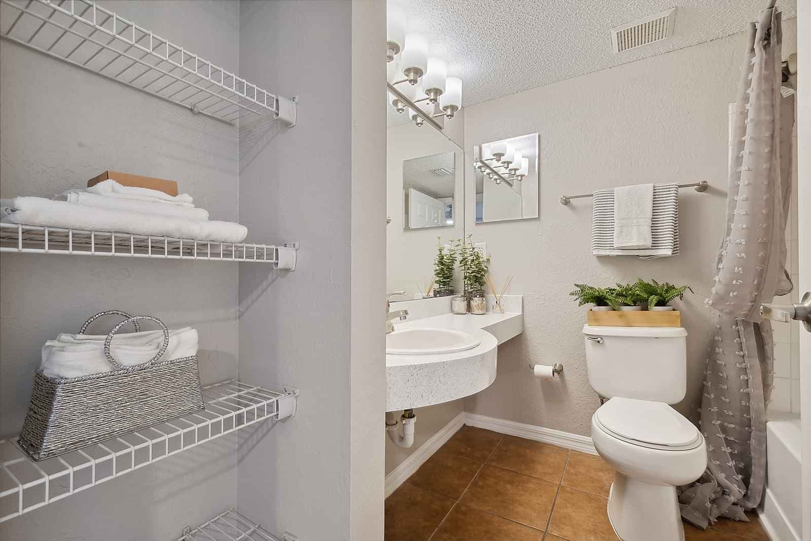 2 Bedroom 2 Bathroom - Image 5