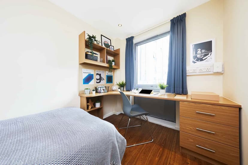 Silver Ensuite - Image 3
